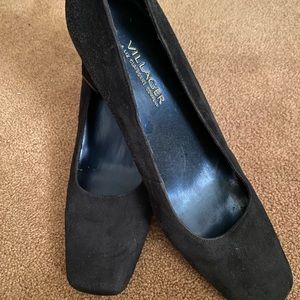 Liz Claiborne Sz7 Villager Sueded Black Heels